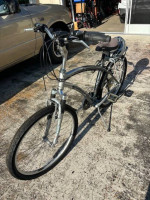 Diamondback Wildwood Deluxe Hybrid Bike in Like New Condition.