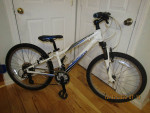 SCHWINN Midi Mesa; 7 yr to 12 yr; 24 inch wheels; like new