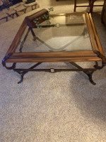 BEAUTIFUL GLASS COFFEE TABLE
