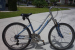 Ladies Giant Sedona DX Low Entry Aluminum Bike 26” Wheels 24 Speeds