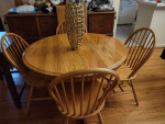 Oak 42" Round Dining Room Table