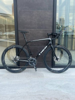 Trek Emonda SL6 Disc Ultegra Carbon Fiber Road bike 58cm with upgrades