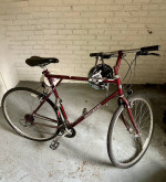 GT Ventara Hybrid Bike w/ Helmet, Lock & Pump