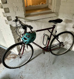 GT Ventara Hybrid Bike w/ Helmet, Lock & Pump