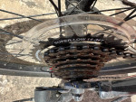 GIANT REVEL 21 speed MOUNTAIN BICYCLE excellent condition RED / BLACK