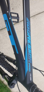 Aggressor Pro Bike 17.5" Frame 27.5" Wheel w/ Disc Brakes & Shocks