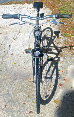 BICYCLE GIANT CYPRESS 700C MEN'S HYBRID/COMFORT BIKE VERY GOOD+ COND.