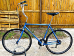 BICYCLE HUGE GUY TREK MULTITRACK 720 700"MEN'S HYBRID/CMFRT BIKE