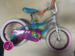Schwinn Iris Girls bike with training wheels 16”