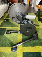 V5 Wahoo Kickr Smart Bike Trainer | Excellent Condition