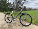 Trek Hybrid Bike: Aluminum Frame, Suspension, 21 Speeds