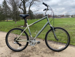 Trek Hybrid Bike: Aluminum Frame, Suspension, 21 Speeds