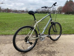 Trek Hybrid Bike: Aluminum Frame, Suspension, 21 Speeds