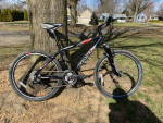 Giant Hybrid/Mountain Bike: Light Aluminum Frame, Suspension, 24 Speed