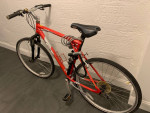 GT city commuter bike bicycle with shocks, 21” size for taller riders