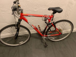 GT city commuter bike bicycle with shocks, 21” size for taller riders