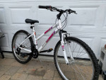 Woman’s Diamondback Mountain Bike-Best For 5’to 5’5