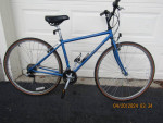 SPECIALIZED Crossroads; 5'2" to 5'5"; teal blue; hybrid