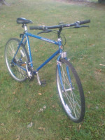 Bicycle Schwinn Criss Cross Hybrid Bike
