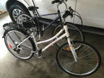 MENS OR BOYS INFINITY 27.5 ALUMINUM STREET OR BEACH BIKE ( LIKE NEW )