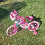 16" HELLO KITTY GIRLS BICYCLE W/TRAINING WHEELS