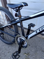 Trek MT200 24" Boy's Kids Bike
