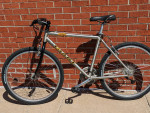 Giant Iguana SE Medium Gravel Hybrid Bicycle