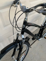 Specialized globe . Hybrid / comfort / cruiser bike SEE DESCRIPTION