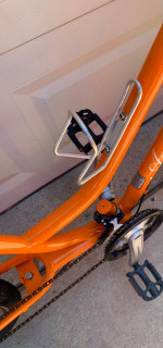 Nice orange comfort /cruiser bike , only ridden 4-5 time 26” wheels .