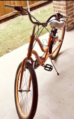 Nice women’s cruiser bike , only ridden 4-5 time 26” wheels . PU in Wy