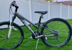 TREK SKYE mountain/hybrid/trail bike 21 spd 26 tires