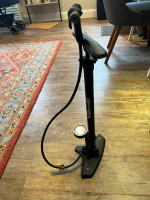 Dahon Mariner D8 + Kryptonite lock + bike pump + accessories