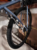 Schwinn / Women’s mountain bike - lightly used / great savings vs. new