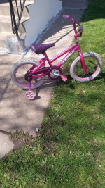 16 inch girls magna with training wheels works excellent