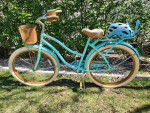 26" HUFFY DELUXE WOMAN'S BIKE AND GIRO HELMET