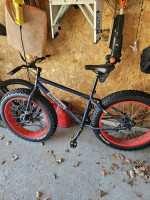 Mongoose Fat Tire Bike. 2 sets of tires, 1 studded