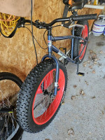 Mongoose Fat Tire Bike. 2 sets of tires, 1 studded