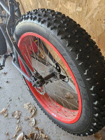 Mongoose Fat Tire Bike. 2 sets of tires, 1 studded