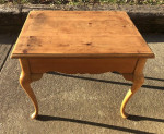 REAL WOOD Bassett End Table with Drawer * Queen Anne Legs