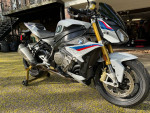 BMW S1000R - Premium package - HP Forged Wheels - Akrapovič Full Titanium Exhau