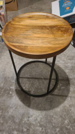 Round nook table