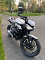 2024 Triumph Street Triple R (Crystal White)