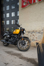 2023 Royal Enfield Meteor 350 Fireball Yellow