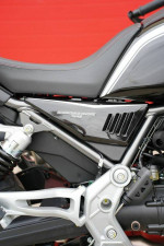 2023 Moto Guzzi V85tt Guardia d'onore