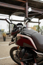 2023 Moto Guzzi V85tt Guardia d'onore