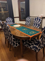 Bernhardt Dinning table and chairs
