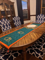 Bernhardt Dinning table and chairs