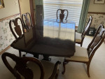 Like New Dining Table /China Cabinet