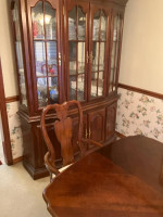 Like New Dining Table /China Cabinet