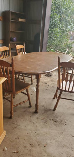 TABLE SET WITH 2 LEAVES & 5 STURDY CHAIRS